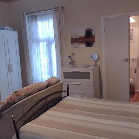 The Kathrene Apartment Fleetwood Bagian luar foto