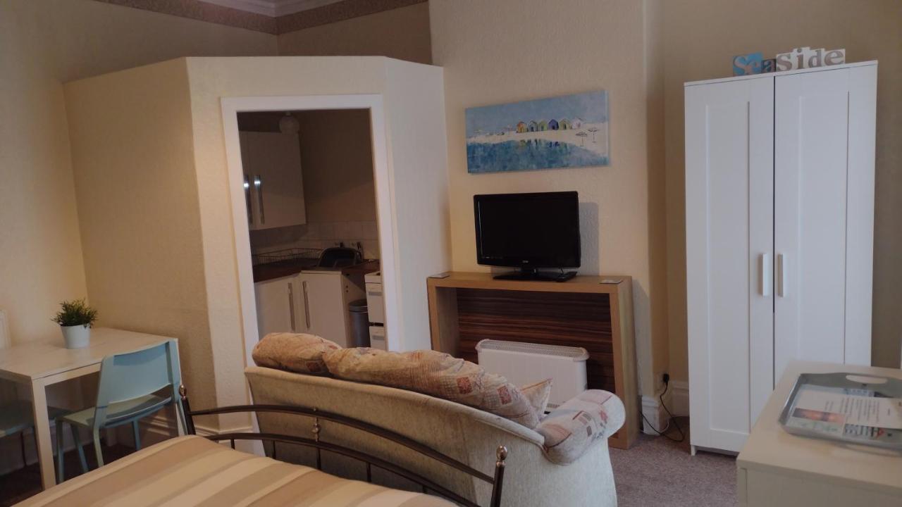 The Kathrene Apartment Fleetwood Bagian luar foto